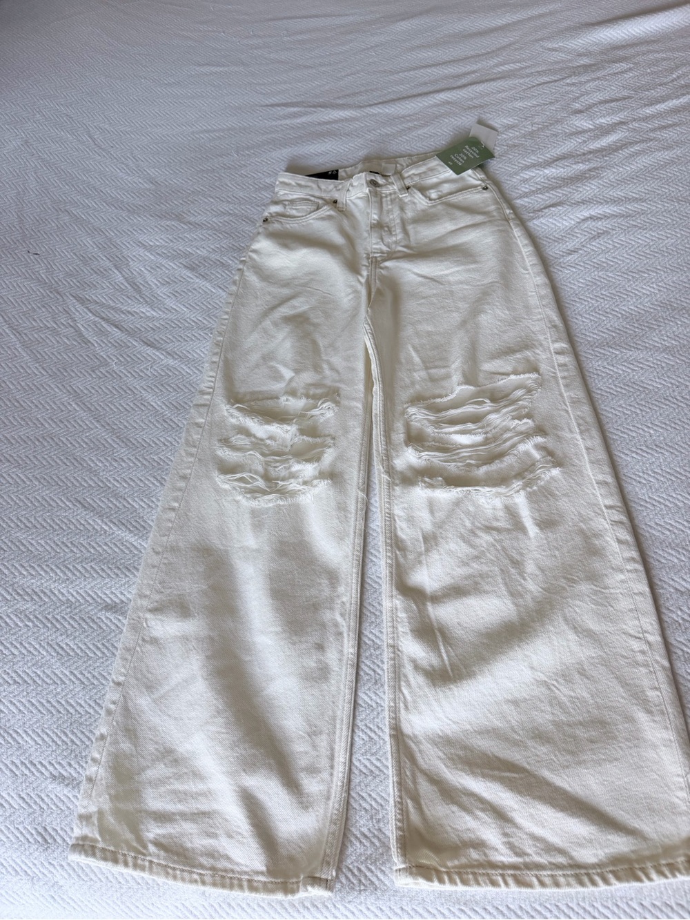 NWT H&M White Regular Waist Wide Leg Distressed Baggy Jeans Size 0